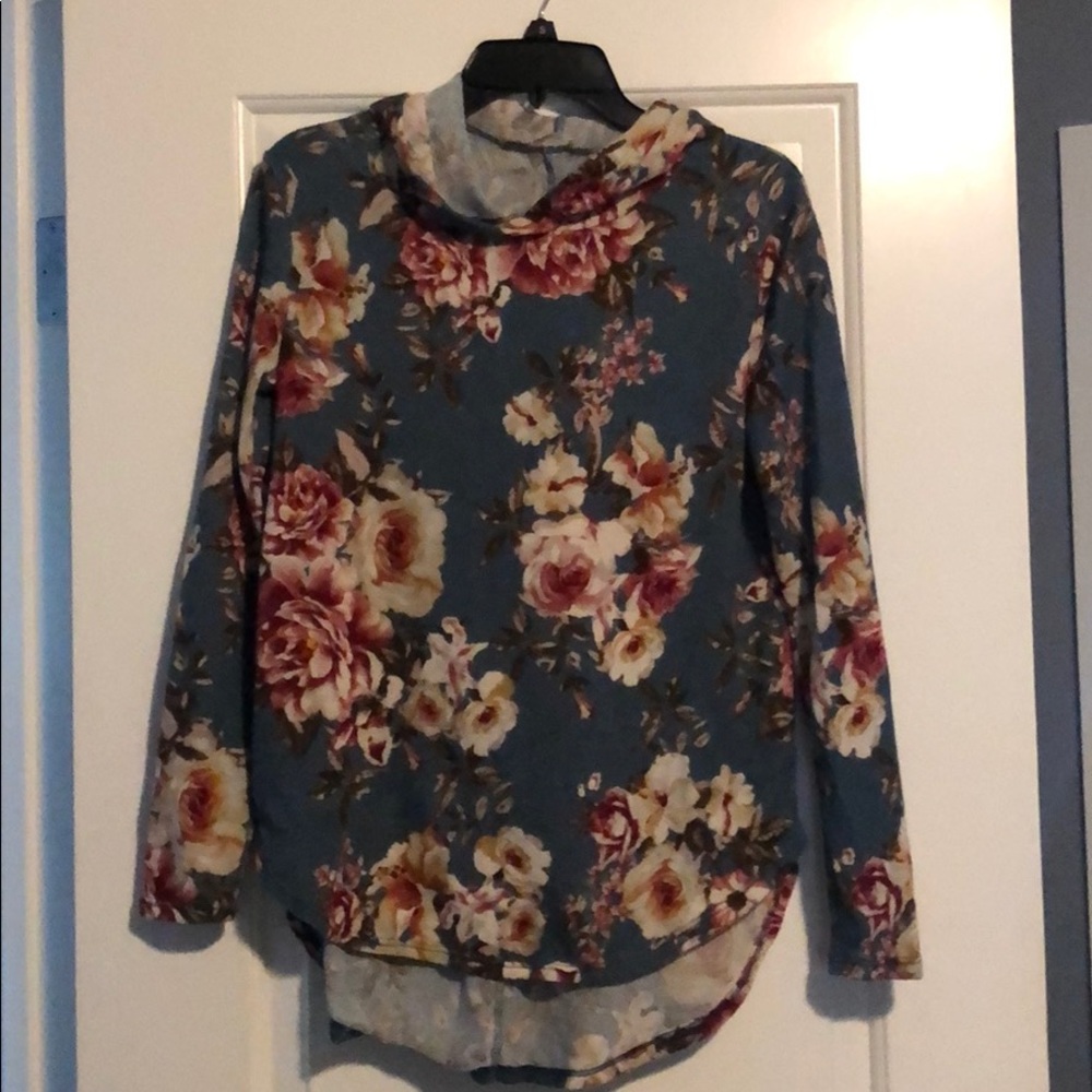 Hooded shirt